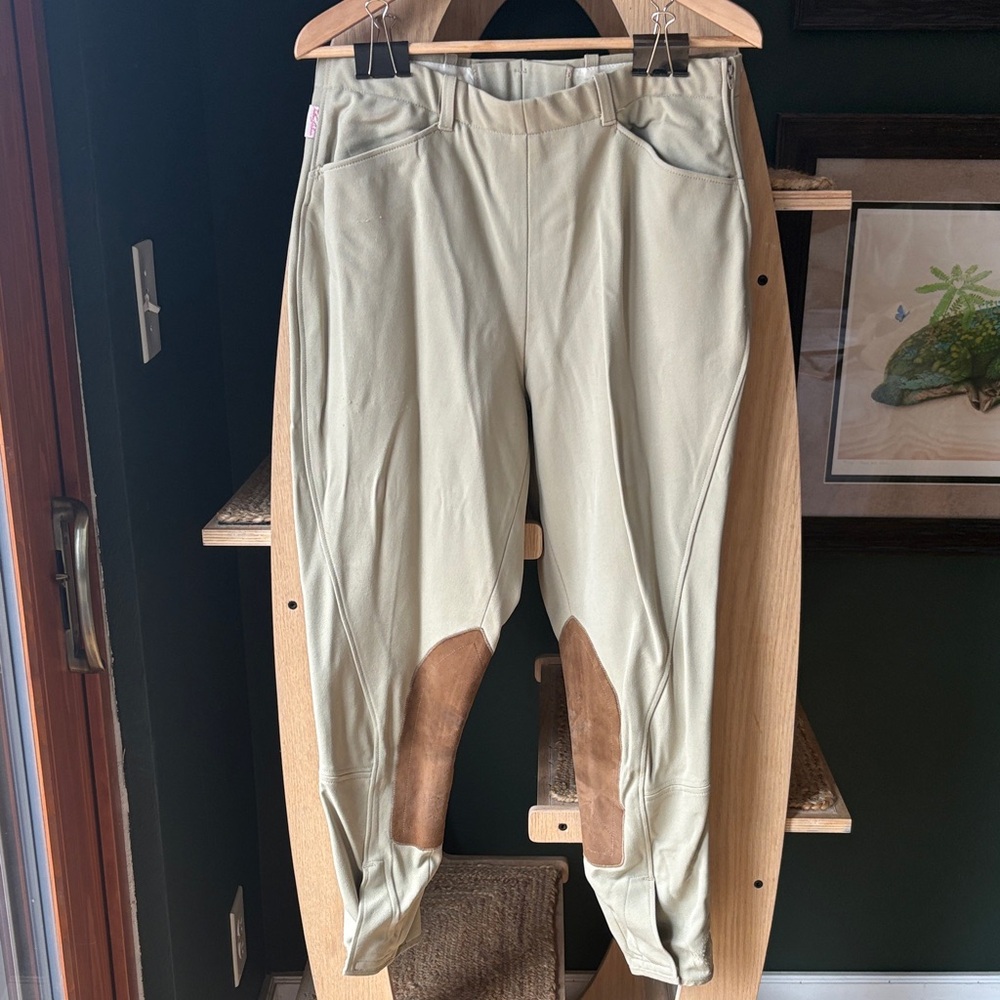 The Tailored Sportsman Light Sage Breeches with Brown Knee Patches Size 32 Women